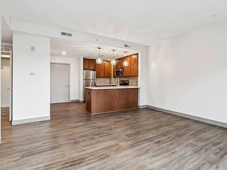 Midtown Crossing Apartments — Photo 55