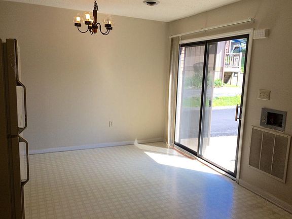 4th image of 404 Eastley Ct APT 4