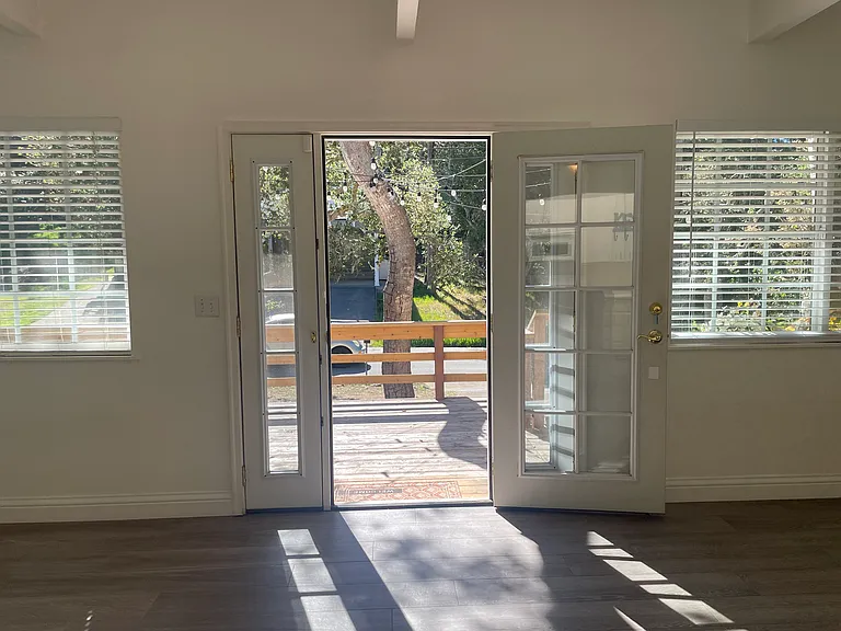 Burton Dr — Photo 5