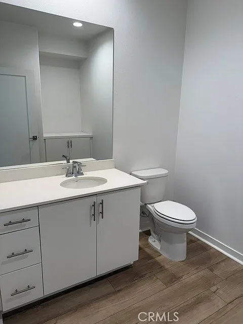 3 bed, 4.0 bath, 2004 sqft, $4,350 — Photo 4