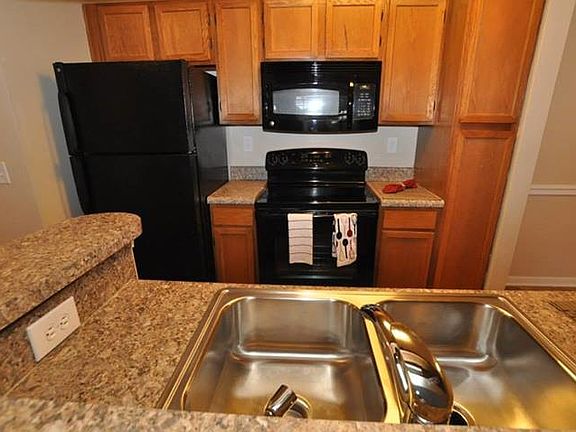 5th image of 102 Paces Brook Ave APT 10217
