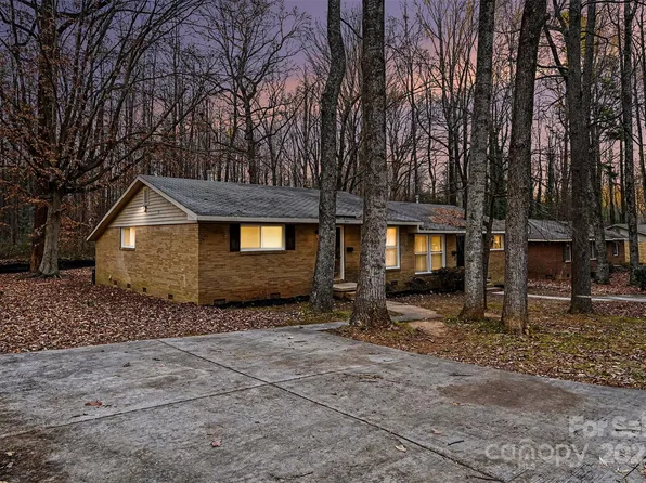 5001 Lakecrest Dr, Charlotte, NC 28215