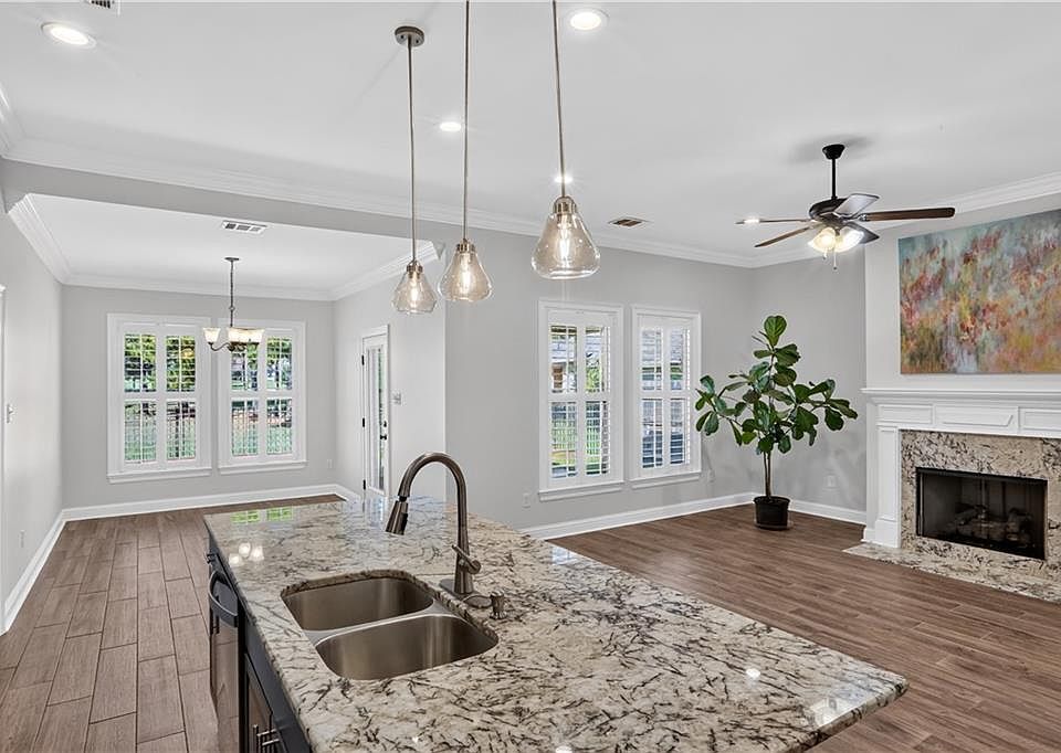 1st image of 552 Terrace Lake Dr