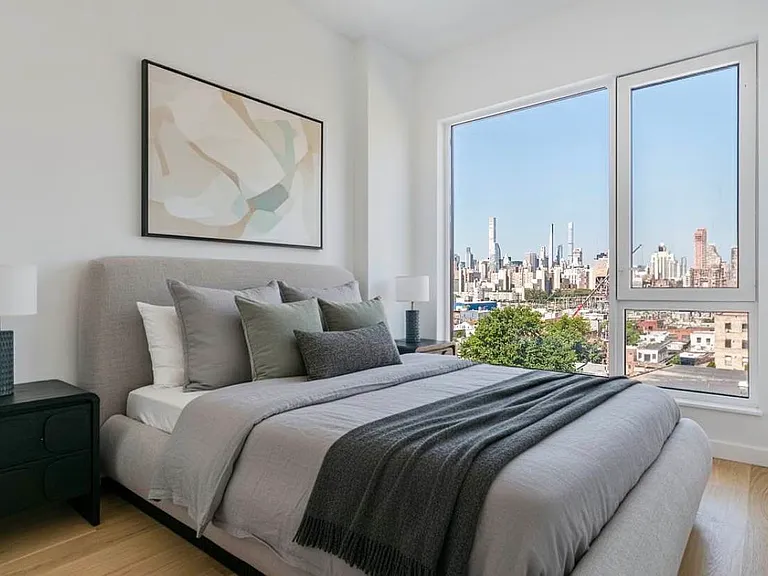 11-14 35th Ave #812 — Photo 4