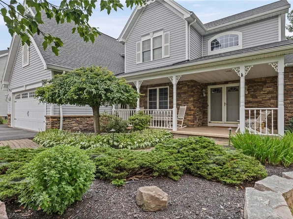 348 Red Spruce Ln, Rochester, NY 14616