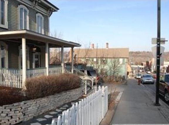 4th image of 106 Chestnut St E