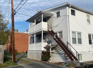 137 W King St, Strasburg, VA