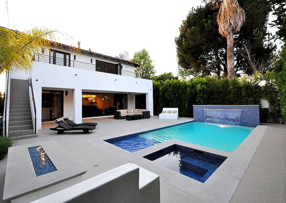 2nd image of 360 N La Jolla Ave