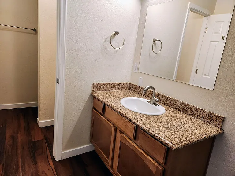 212 San Clemente Ave NW — Photo 17