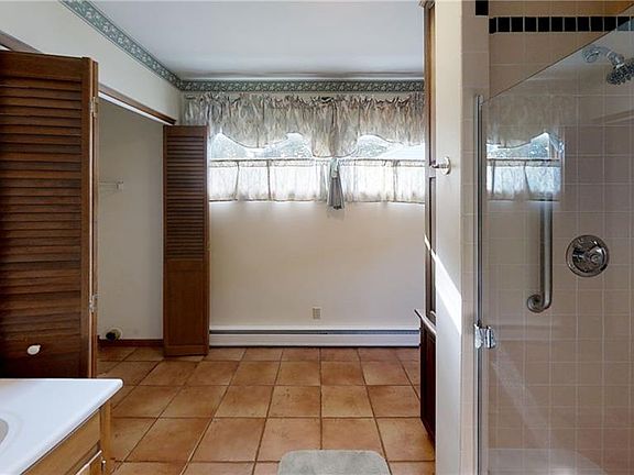 3rd image of 36741 Bauerdale Ave