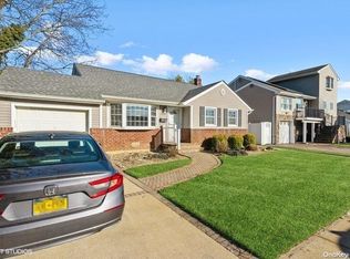 2299 Oakdale Ave, Seaford, NY 11783