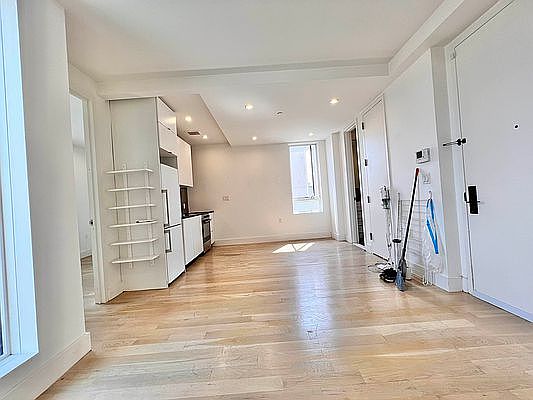 4th image of 1509 Jefferson Ave APT 5F