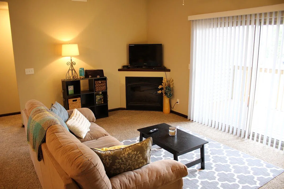 3735 Ravenwood Cir — Photo 1