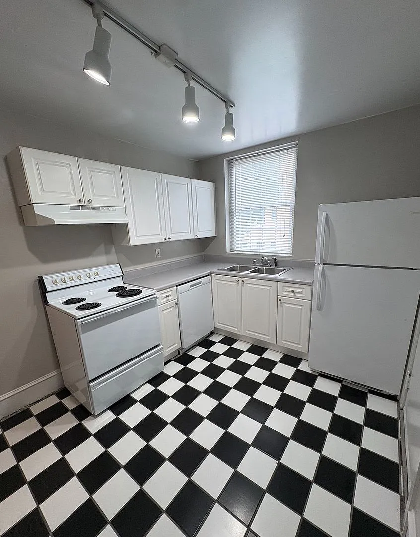 Andrews Court — Photo 4