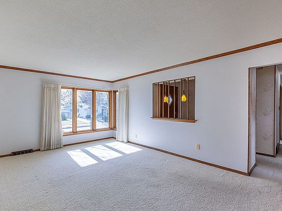 5th image of 2513 Fairlawn Dr