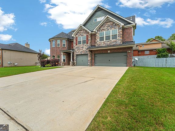 4th image of 606 Shoshone Cir
