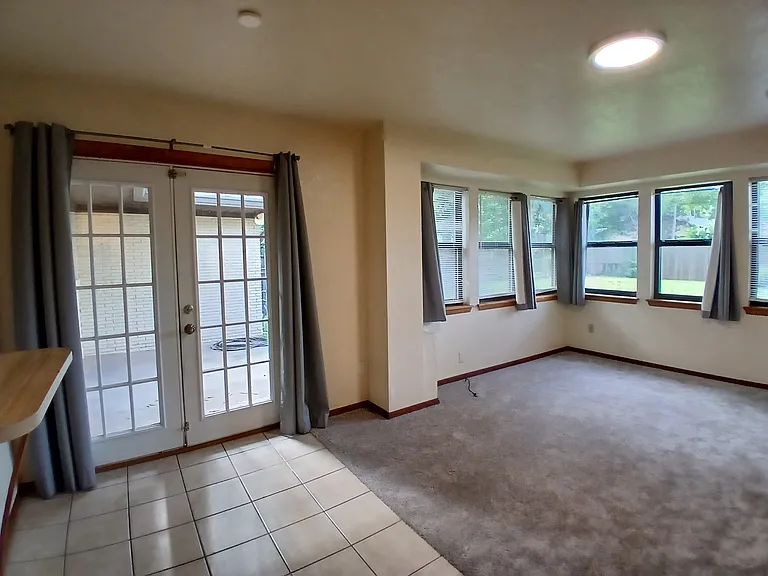 928 W Lindsey St — Photo 10