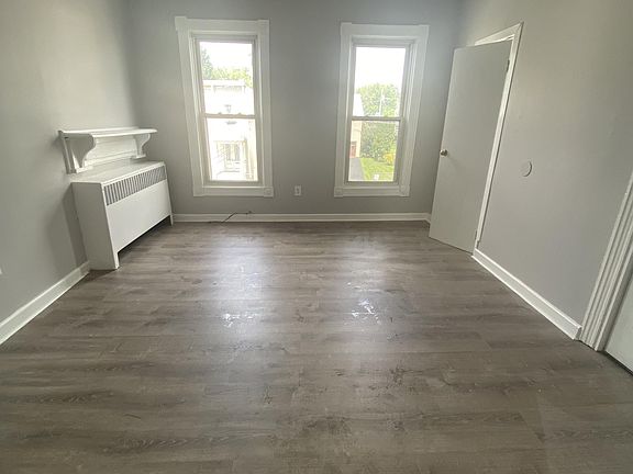 5th image of 106 Jackson Ave #2F