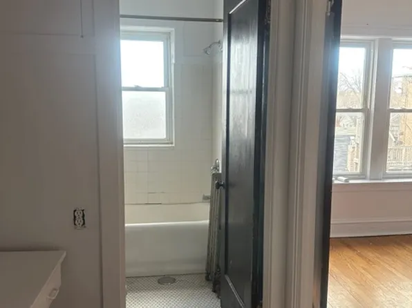 7856 S Maryland Ave #202, Chicago, IL 60619