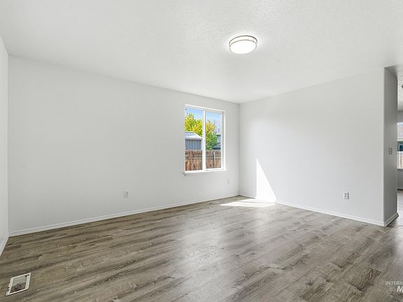 2nd image of 2200 W Lake Pointe Ct