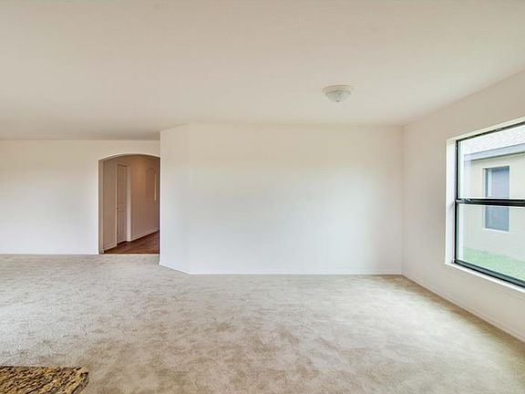 2nd image of 320 Pheasant Dr