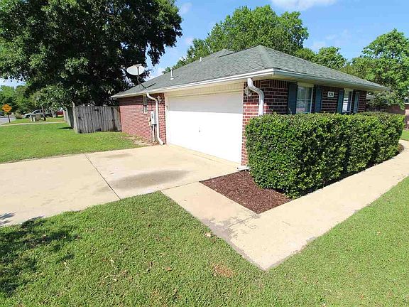 3rd image of 936 Broken Arrow Ln