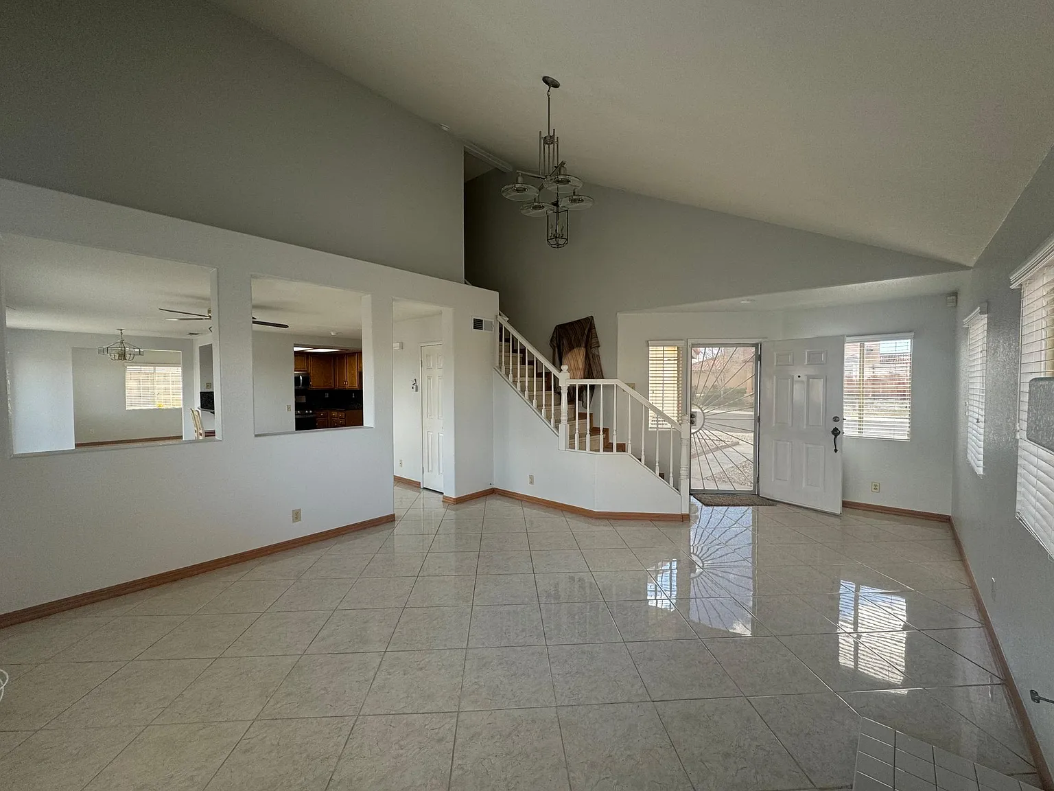3 bed, 2.5 bath, 1698 sqft, $2,400 — Photo 4