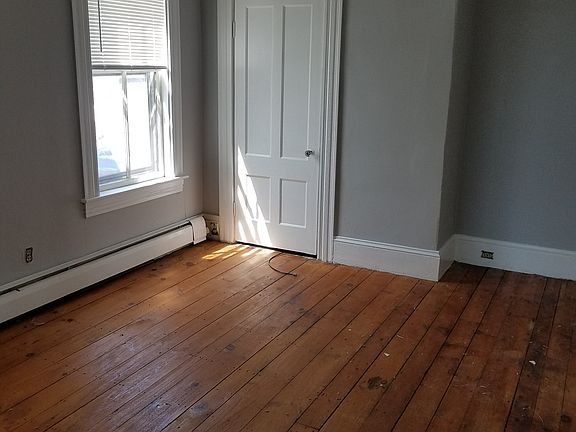 3rd image of 233 Notre Dame Ave #11531345