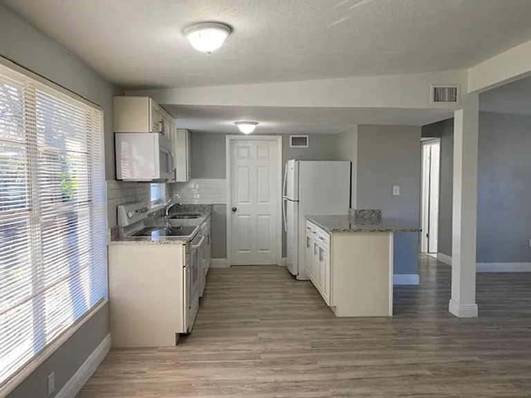1503 Hampton Rd — Photo 4