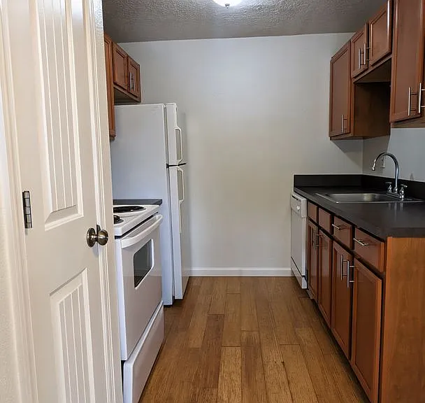 4102-4128 SE Cesar E Chavez Blvd — Photo 29