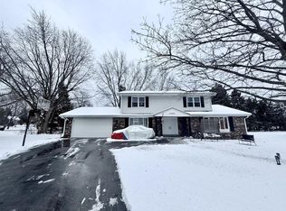 21905 King Arthurs Ct, Brookfield, WI 53045