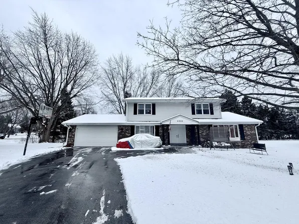 21905 King Arthurs COURT, Brookfield, WI 53045