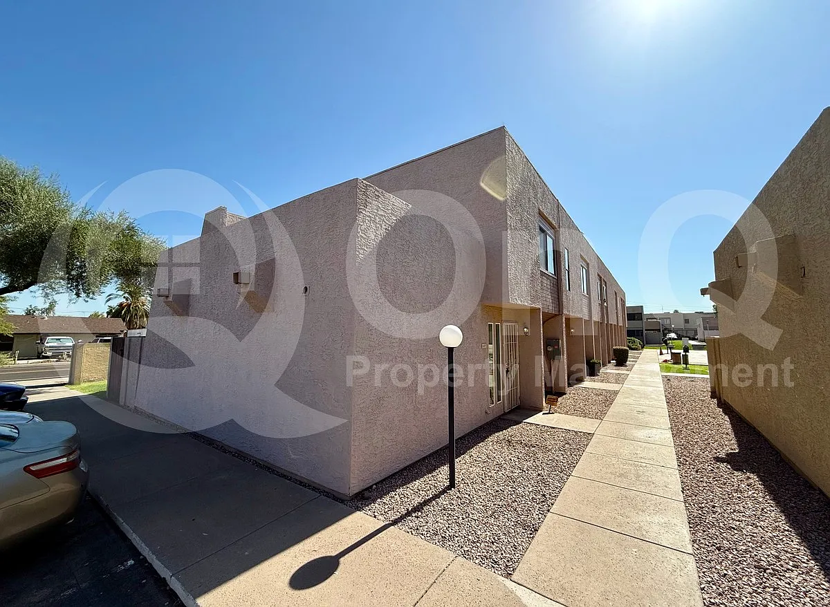 3 bed, 2.0 bath, 1320 sqft, $1,999 — Photo 2