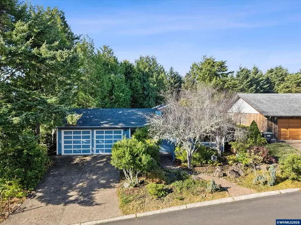 1420 SW Fairway Dr, Waldport, OR 97394