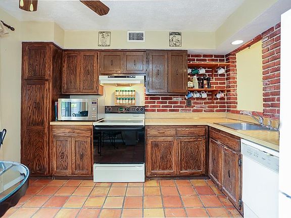 5th image of 43 E Heritage Dr