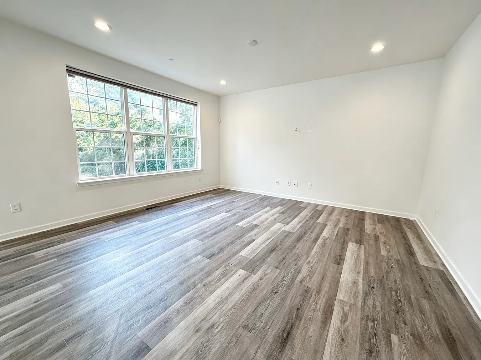 5 bed, 3.5 bath, 3225 sqft, $3,299 — Photo 3