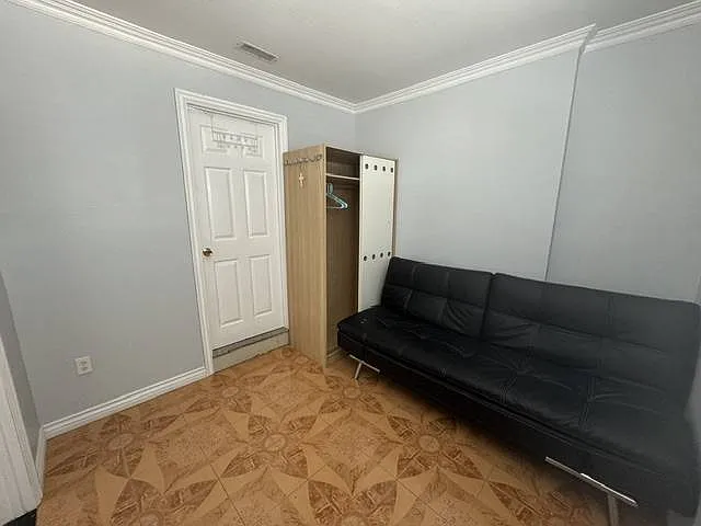 927 Bedford St — Photo 5