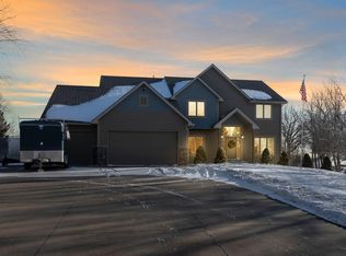 447 Theis Dr, Shakopee, MN 55379