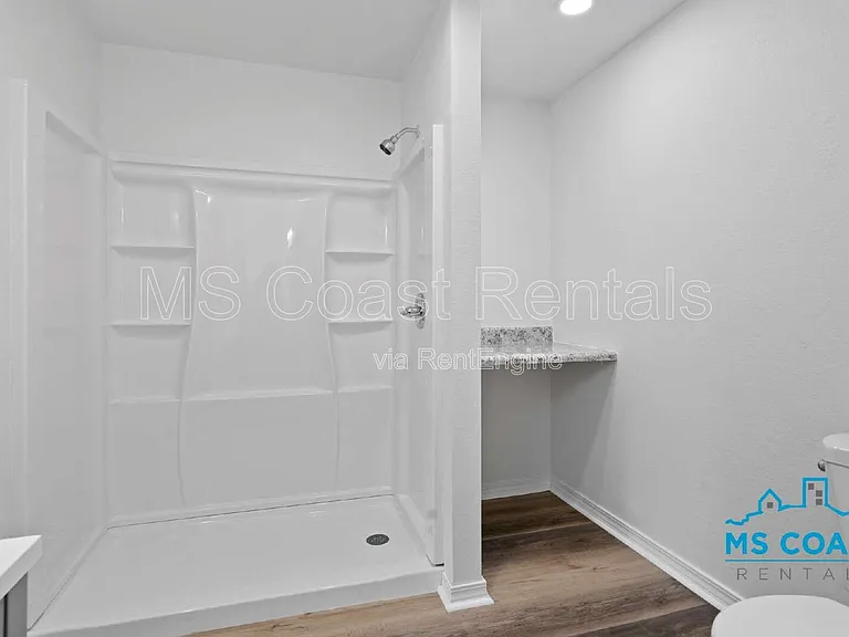 340 Hiller Dr — Photo 18