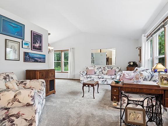 4th image of 1011 Woodbridge Dr