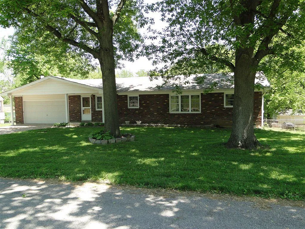 1808 Elm Tree St photo 1