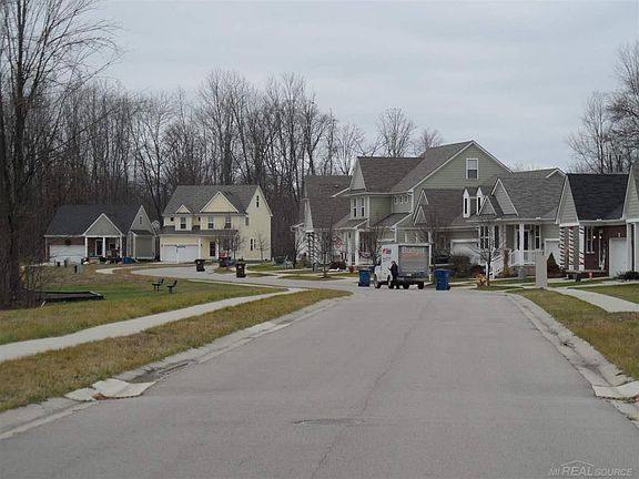 4th image of 10650 Scarlet Oak Dr
