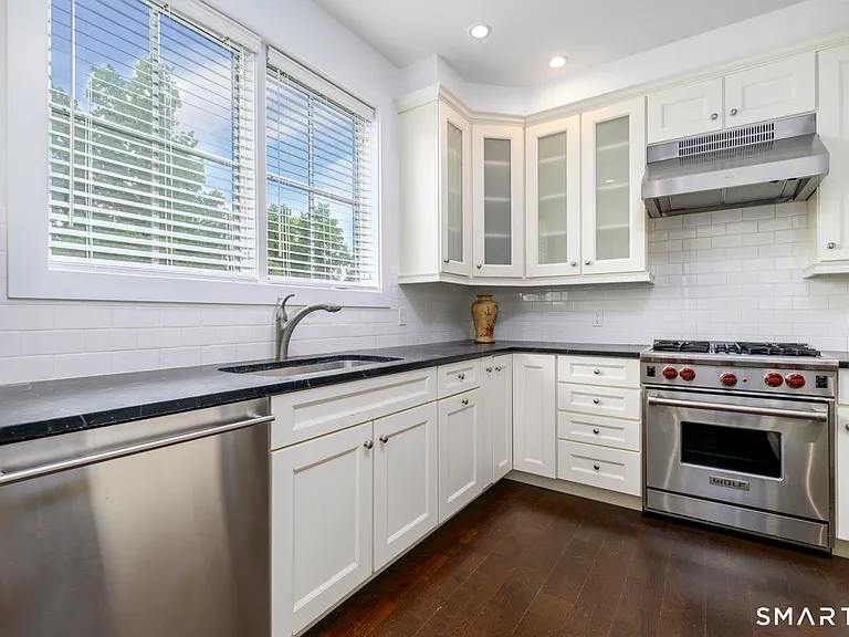 77 Havemeyer Ln #303 — Photo 6