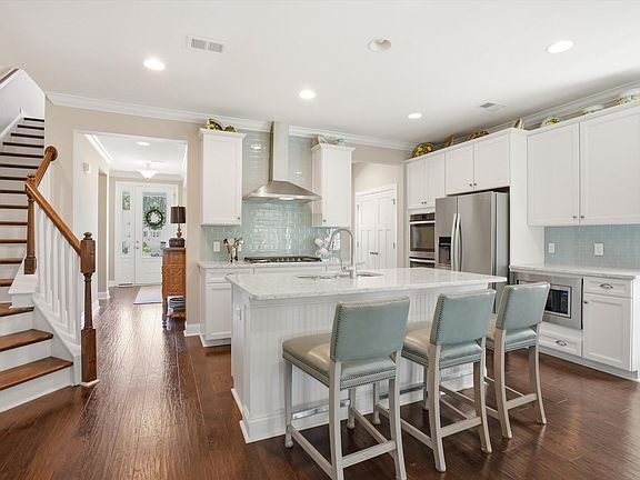3rd image of 106 Antilles Cir