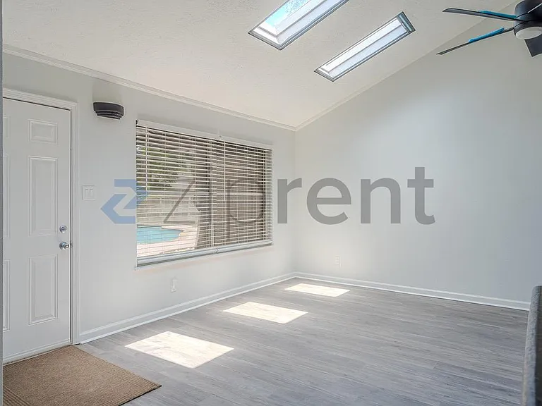 15443 Blackhawk Blvd — Photo 18