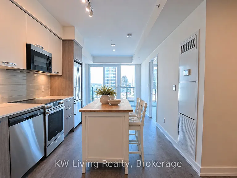 75 James St S #904 — Photo 4