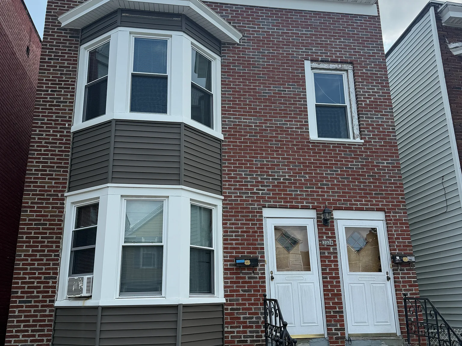 3 bed, 1100 sqft, $1,650 — Photo 2