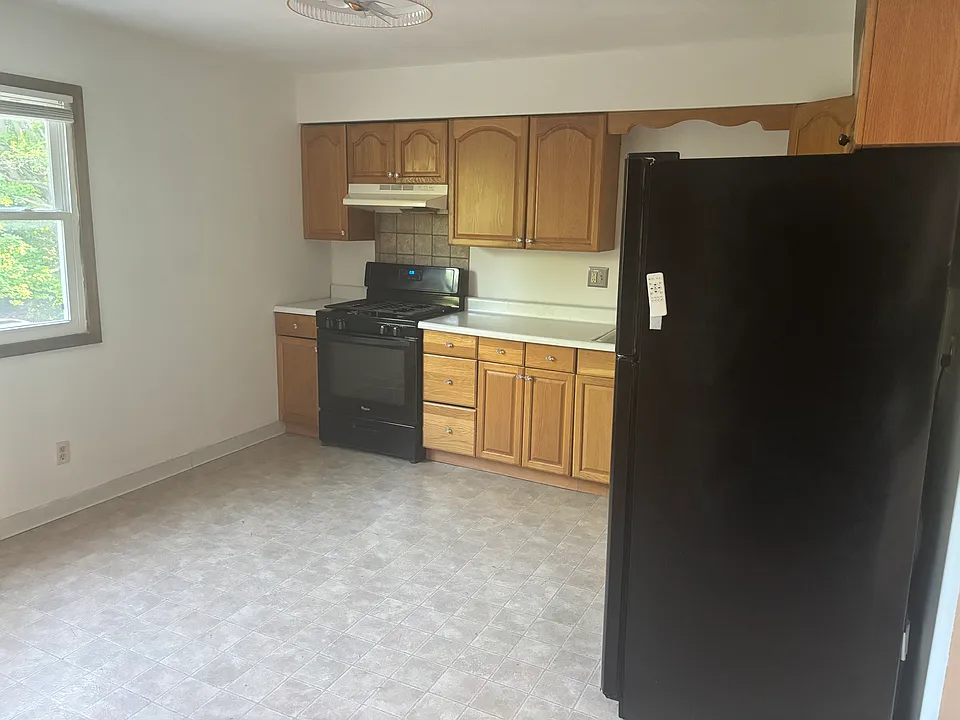 5807 Garrett Ln