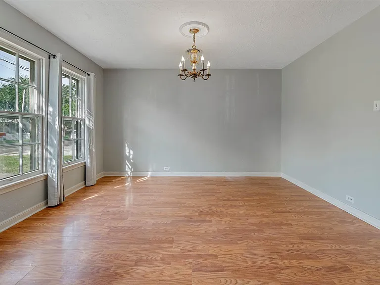1113 Felder St — Photo 6