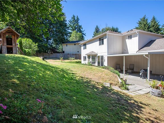 Huge fully fenced back yard, covered patio and cute little playhouse!